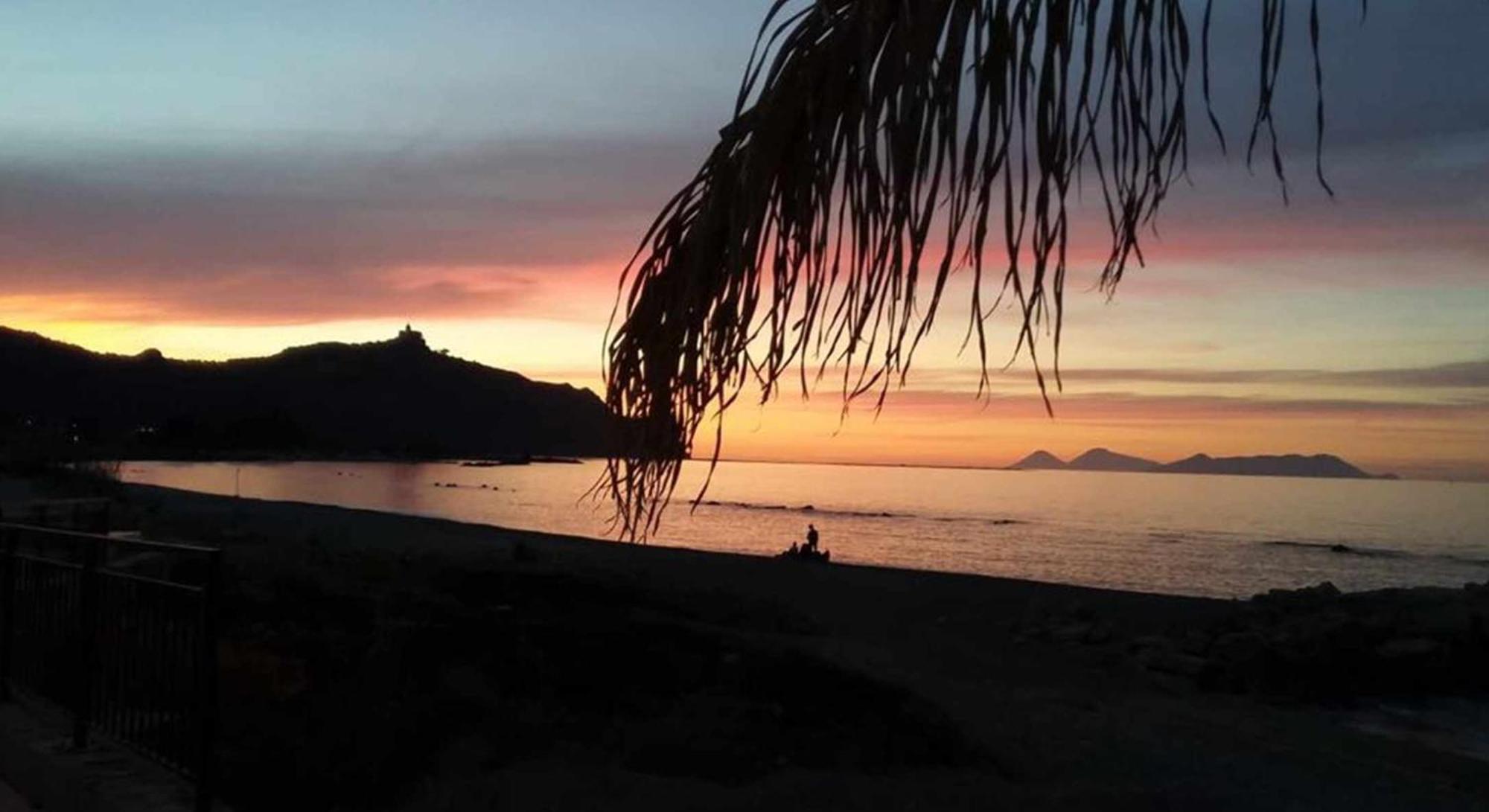 Appartamenti La Baia Del Rais Falcone Kültér fotó